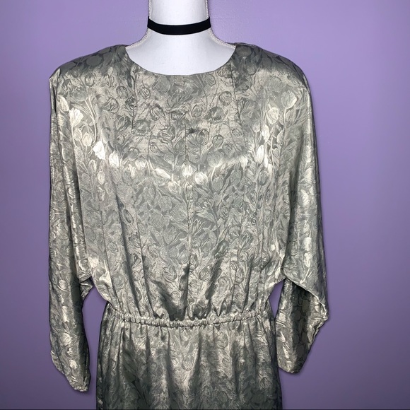 SEE NEW LISTING - Picture 5 of 12